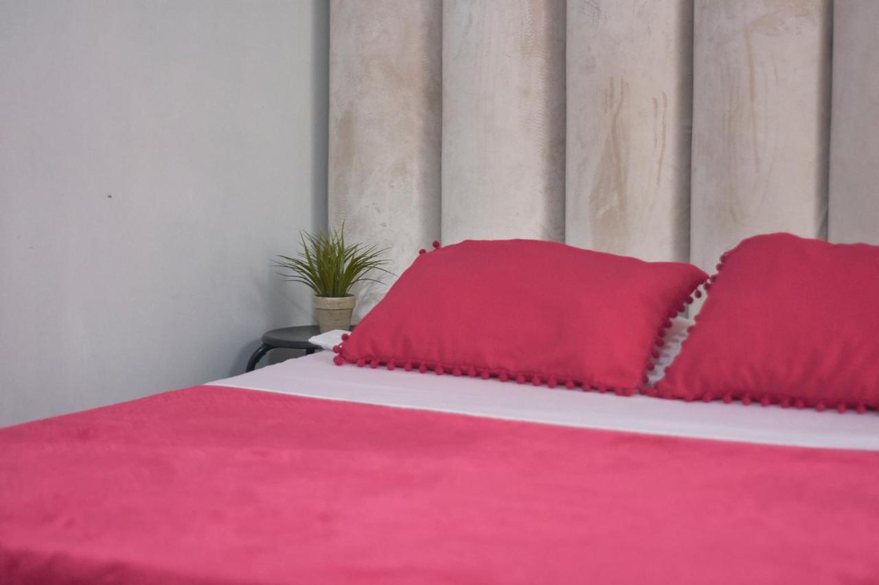 Hostal Casa Estacion Меделин Екстериор снимка