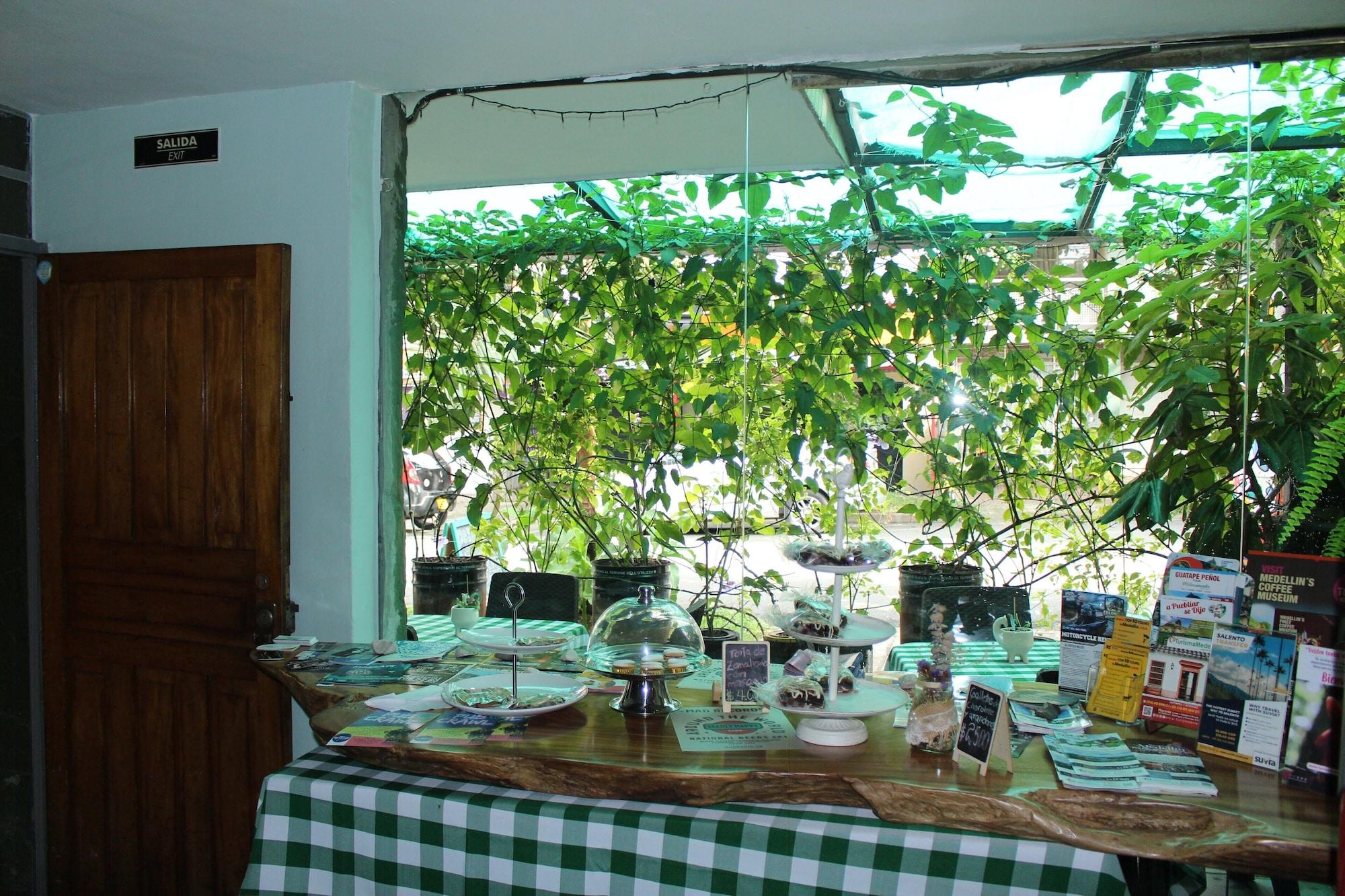 Hostal Casa Estacion Меделин Екстериор снимка