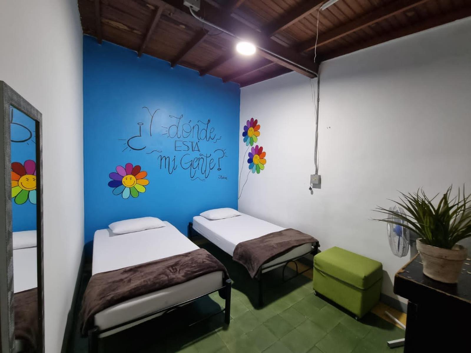 Hostal Casa Estacion Меделин Екстериор снимка